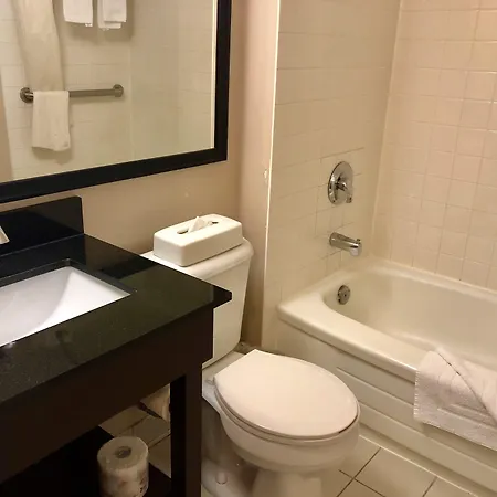Travelodge By Wyndham East Hotel 3*