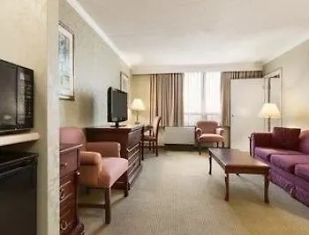 Days By Wyndham West Hotel Ottawa