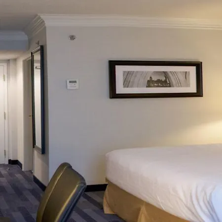 Hotel East By Ihg 4*