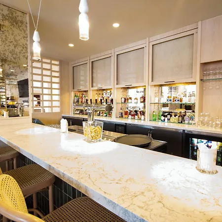 Hotel Delta By Marriott Centre 4*