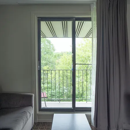 Ramada By Wyndham On The Rideau Hotel 3*