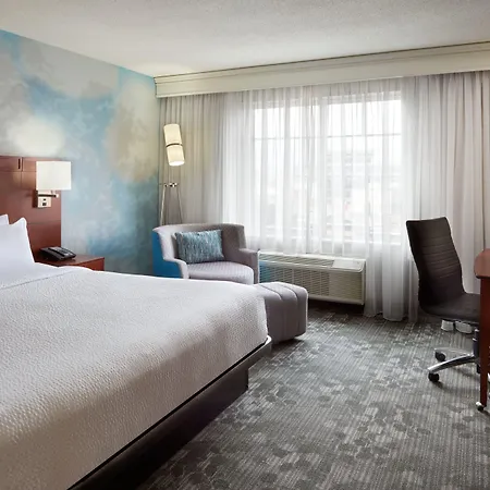 Courtyard By Marriott Downtown Hotel 3*