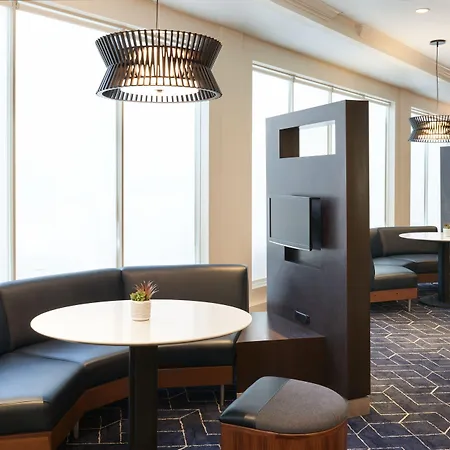 Courtyard By Marriott Downtown 3*
