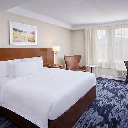 Hotel Fairfield & By Marriott Kanata