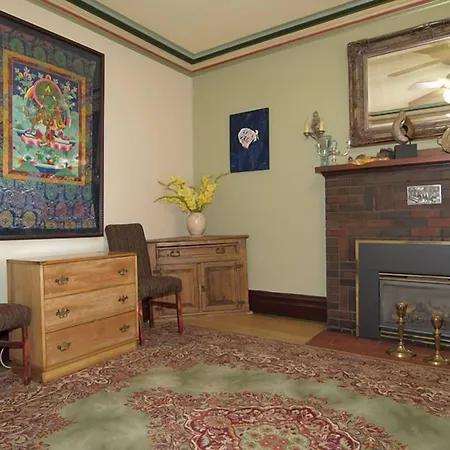 Bed & Breakfast Downtown 3*