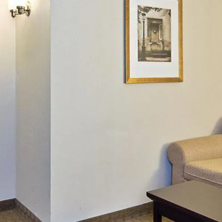Express & Airport By Ihg Hotel Ottawa