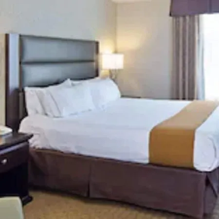 Express & Airport By Ihg Hotel