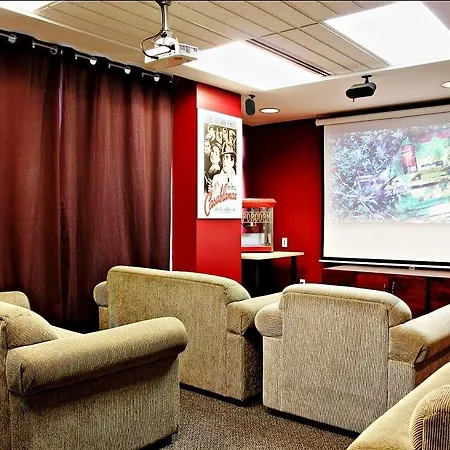 & Conference Centre - Downtown 3*