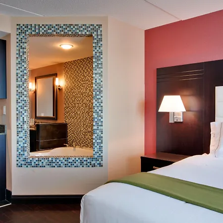 Express & West - Nepean By Ihg Hotel 2*
