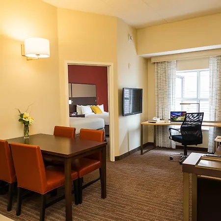 Hotel By Marriott Airport 3*