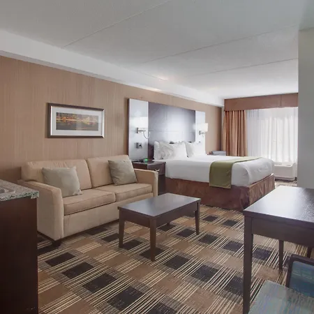 Express & East-orleans By Ihg Hotel 2*