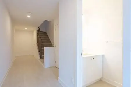Modern 2br With Parking Near Airport And Downtown Ottawa
