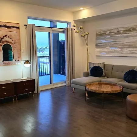 Holiday home Modern 2br With Parking Near Airport And Downtown