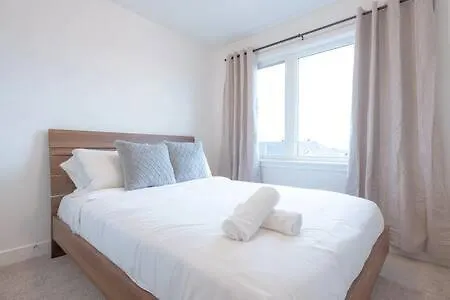 Modern 2br With Parking Near Airport And Downtown Ottawa