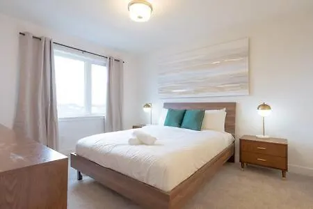 Modern 2br With Parking Near Airport And Downtown Holiday home Ottawa