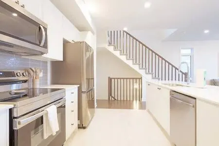 Modern 2br With Parking Near Airport And Downtown * Ottawa