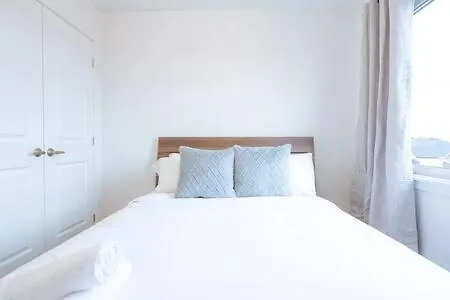 Modern 2br With Parking Near Airport And Downtown Ottawa