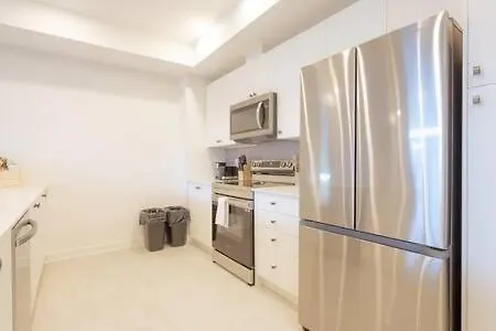 Holiday home Modern 2br With Parking Near Airport And Downtown Ottawa