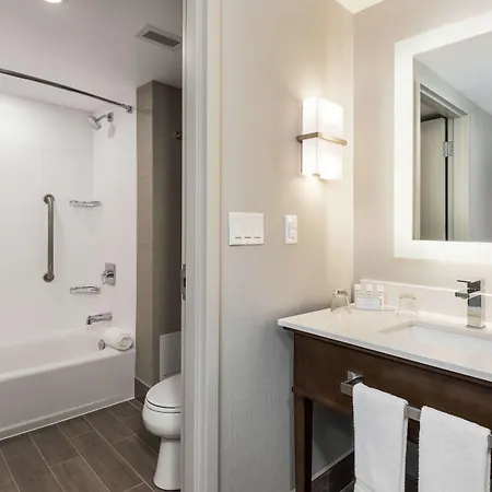 Hotel Homewood By Hilton Downtown