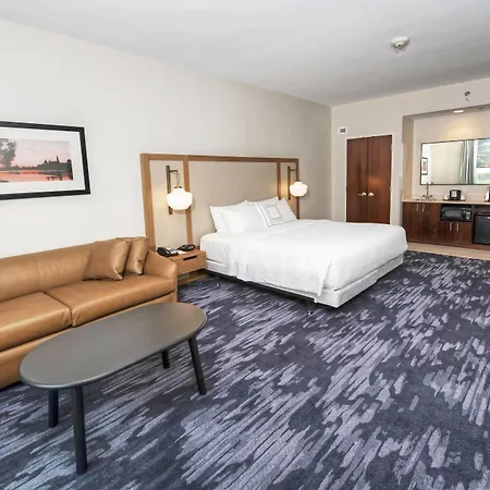 Hotel Fairfield & By Marriott Airport