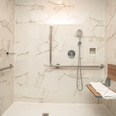 Hotel Sandman Signature Airport