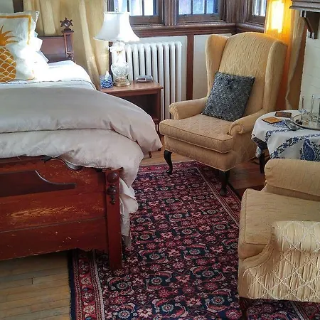 Ashbury House Bed & Breakfast 4*