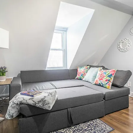 Urban 1br Gem With Kitchen, Smart Tv & Workspace * Ottawa