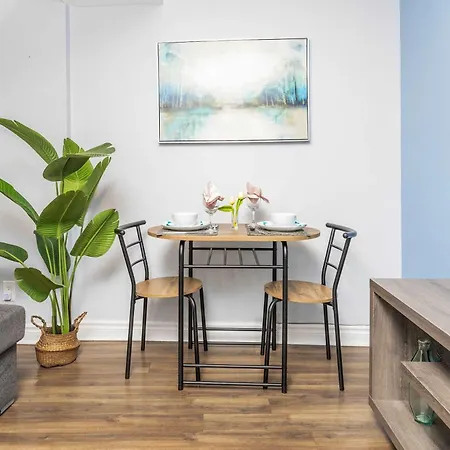 Urban 1br Gem With Kitchen, Smart Tv & Workspace Ottawa