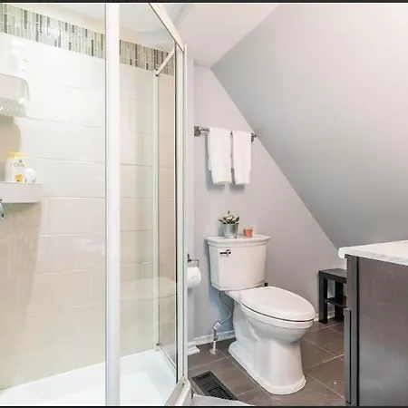 Apartment Urban 1br Gem With Kitchen, Smart Tv & Workspace *