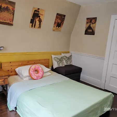 Guest house Center Near Train Station & Parliament *