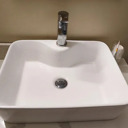 Guest house Center Near Train Station & Parliament *
