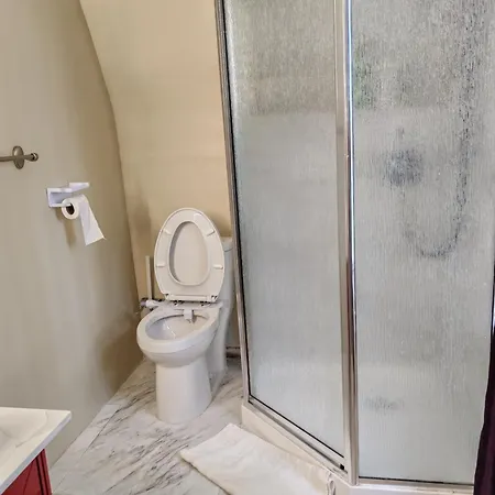 Guest house Center Near Train Station & Parliament *