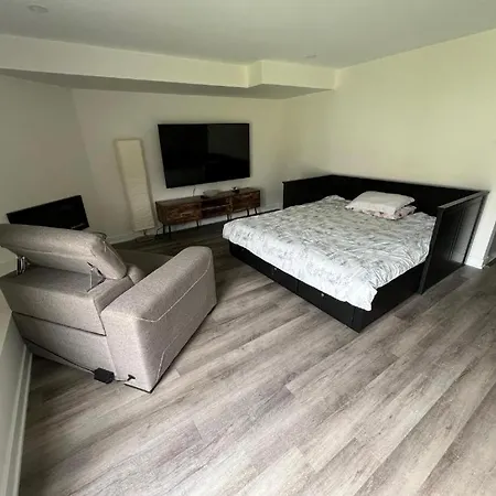 Apartment Private Entry Entire Free Parking Ottawa