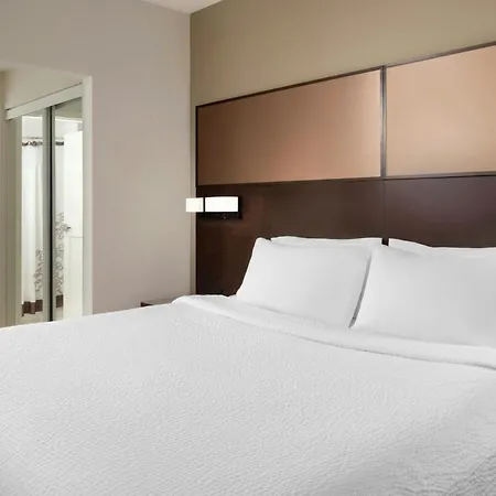 By Marriott Airport Hotel 3*