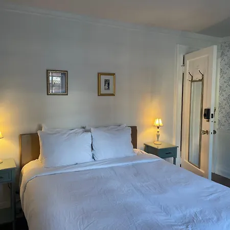The Ambassador 3*