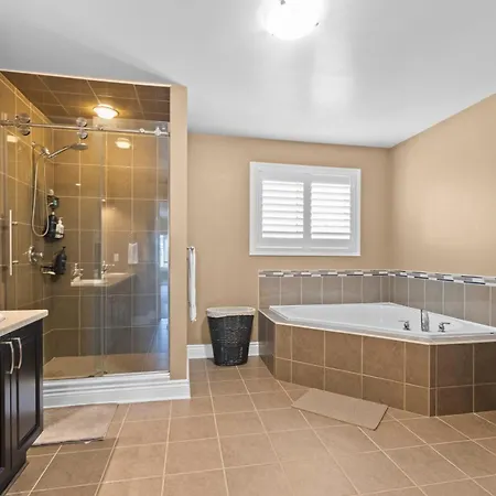 Villa Maple Heights - Stunning In West *