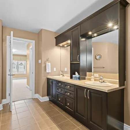 Villa Maple Heights - Stunning In West *