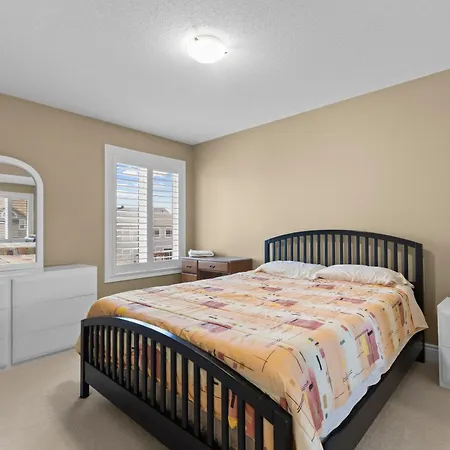 Maple Heights - Stunning In West Villa