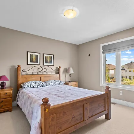 Maple Heights - Stunning In West *