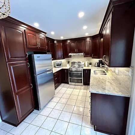 Holiday home Large 4bd In Orleans With Pool Ottawa