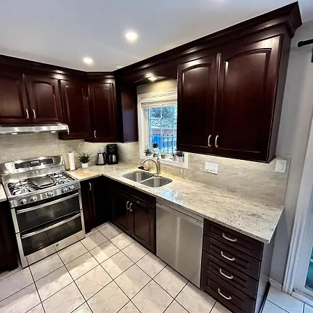 Large 4bd In Orleans With Pool Holiday home