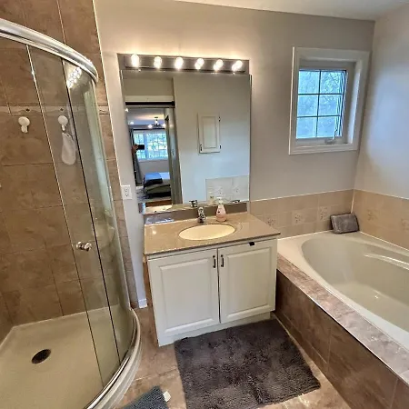 Large 4bd In Orleans With Pool Ottawa