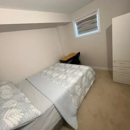 Basement With 2 * Ottawa
