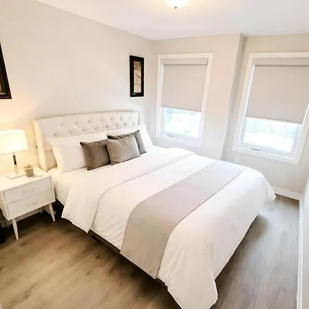 Modern 4br Townhouse Free Parking Apartment Ottawa