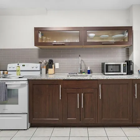 Newly Renovated - Modern Apartment