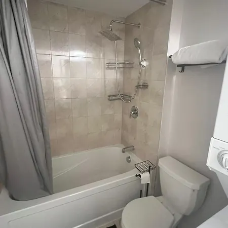 Apartment Basement With 2 *