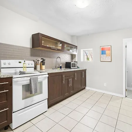 Newly Renovated - Modern Apartment Ottawa