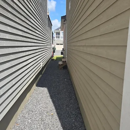 Basement With 2 Apartment