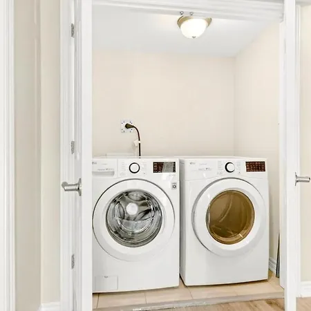 Modern 4br Townhouse Free Parking Apartment