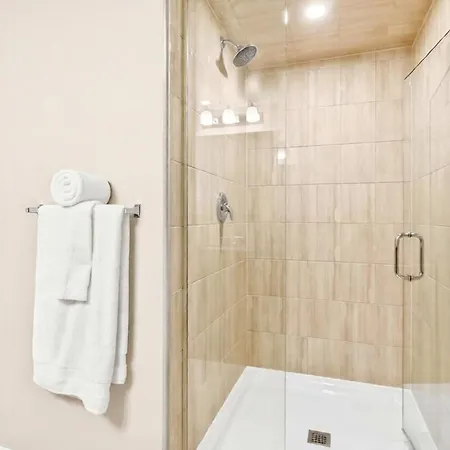 Apartment Modern 4br Townhouse Free Parking Ottawa